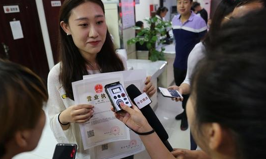 辦理公司營(yíng)業(yè)執(zhí)照是一個(gè)人辦理還是企業(yè)辦理？-開心注冊(cè)公司